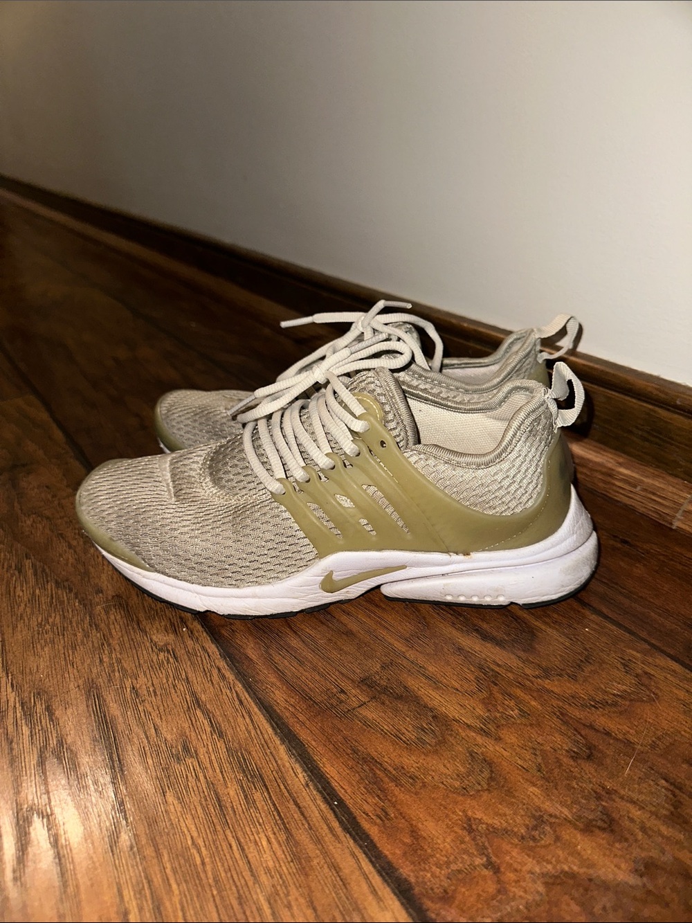 Nike Air Women’s Shoes in Army Green